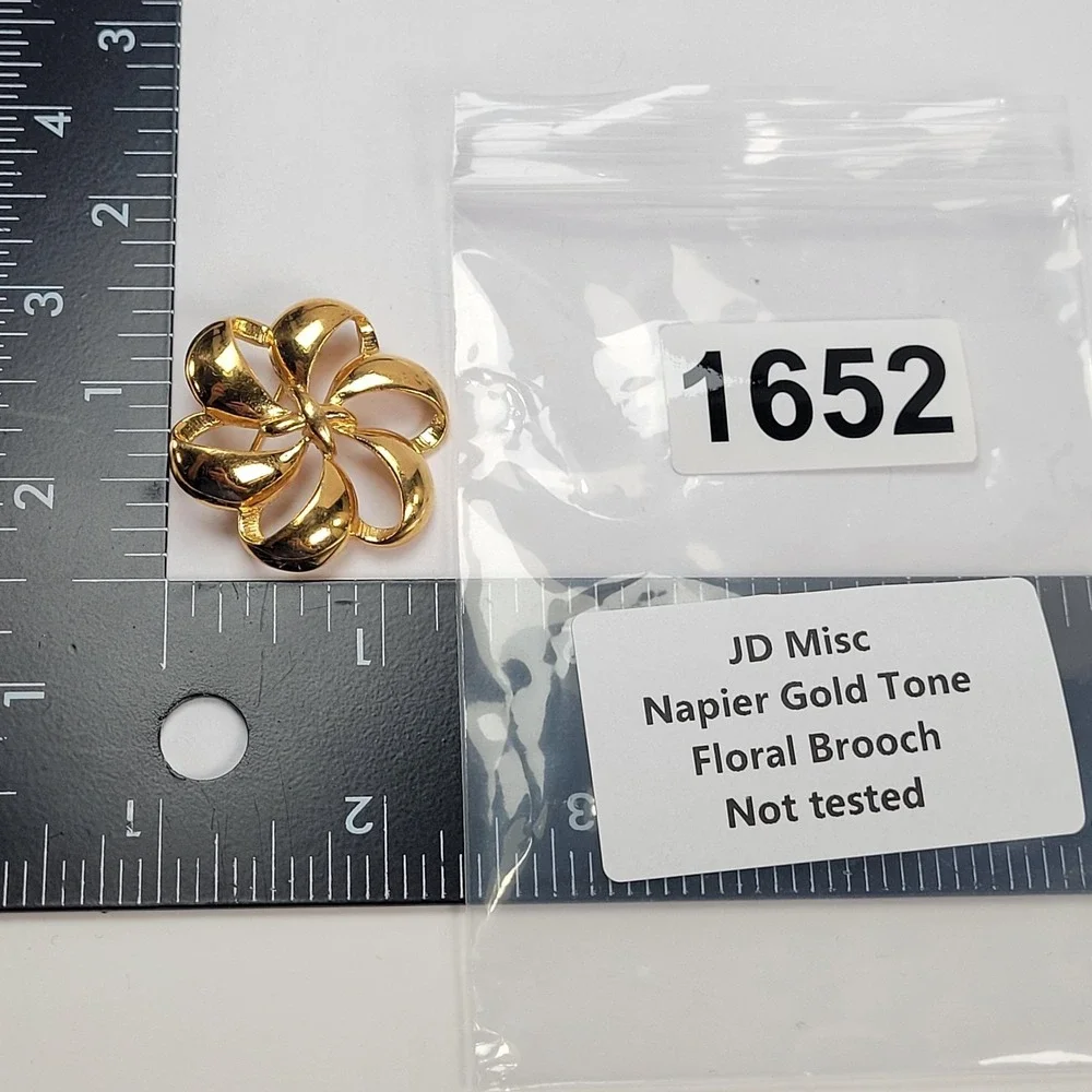 Napier Gold Tone Floral Brooch Pin Yellow Gold Plated Brass Flower Jewelry‎